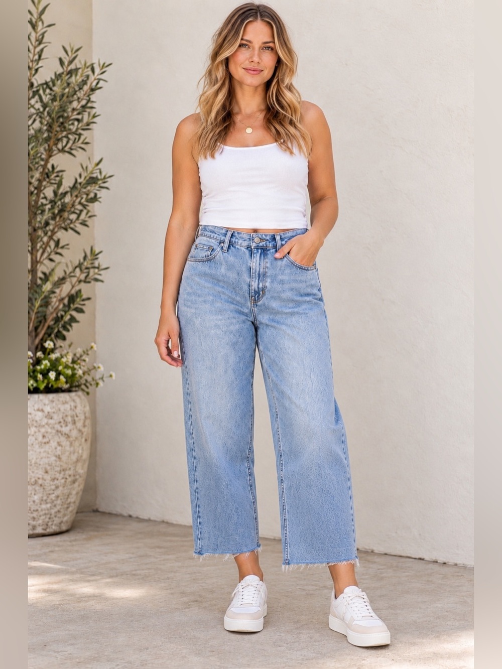 NWT Rolla’s Relaxed Fit High Rise Light Wash Cropped Jeans Raw Hem